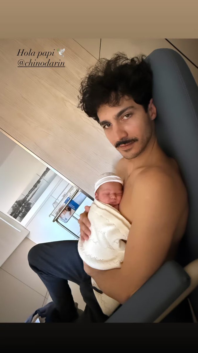 Estamos pensando que ojalá nuestra amiga muerta haya reencarnado en ese bebé y se despierte a upa del chino Darin.