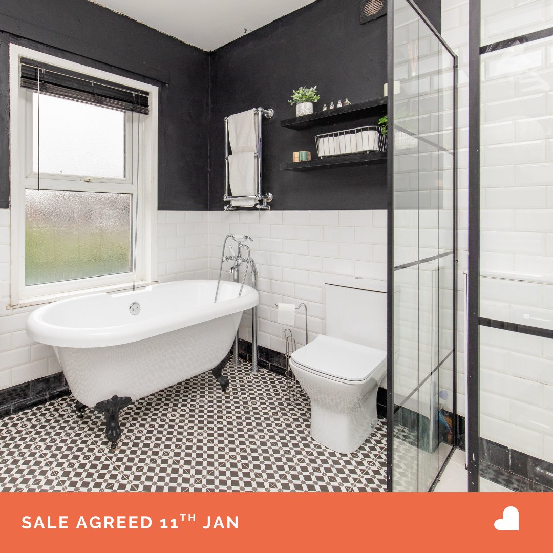 SOLD IN JUST 8 DAYS! 🏡

Watkin Lane, Lostock Hall in Preston went live on 4th January and was successfully agreed on 11th January! A fantastic start to the year and a brilliant result for our seller. 👏

Curious what your home could achieve? get in touch with our team today.