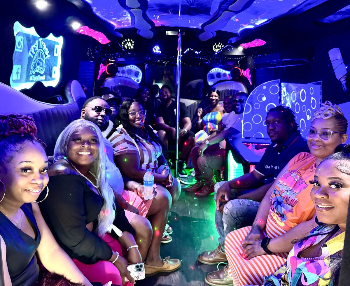 TipsyTransit's tweet image. When convenience meets celebration 🎉
Safe, stylish rides every time.
#TipsyTransit #SafeAndFun #PartyBusVibes #CelebrateTogether