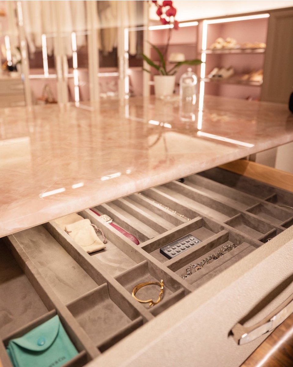 CESarasota's tweet photo. Because your jewelry deserves more than a tangled drawer.
Organization, elevated. ✨
#closetdesign #organizationgoals #homedesign #interiordetails https://t.co/r17RmfR0MD