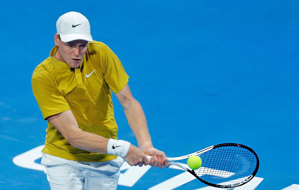 #QatarOpen | BREAK SINNER! 🦊🔥

Jannik quebra o saque de Popyrin, faz 6-5 e vai sacar para o jogo! 

[📸Via: Karim Jaafar, Getty Images]