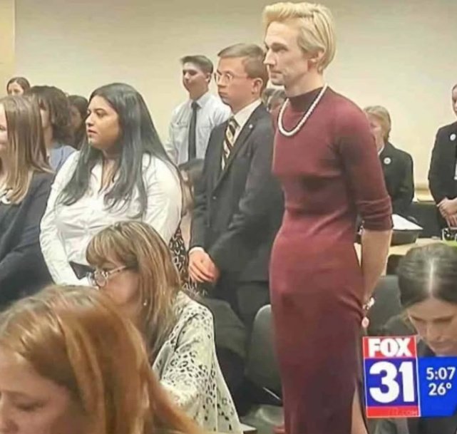 Praizartsofnau's tweet image. Excuse ma'am, your pronouns are showing.😭💔😹