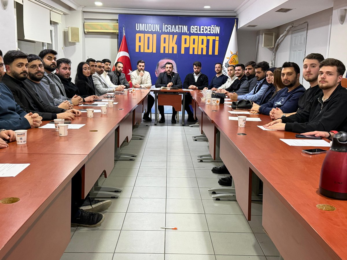 Gençlik Kolları İlçe Başkanımız Sn. <a href="/msaygultr/">Mehmet Sabır Aygül</a> başkanlığında, Sorumlu İl Yönetim Kurulu Üyelerimiz Sn. <a href="/ahmethcinar/">Ahmet Hüseyin ÇINAR</a> ve Sn. Furkan Çakar'ın katılımlarıyla İlçe Yönetim Kurulu Toplantımızı gerçekleştirdik.

Toplantımız hayırlara vesile olsun.