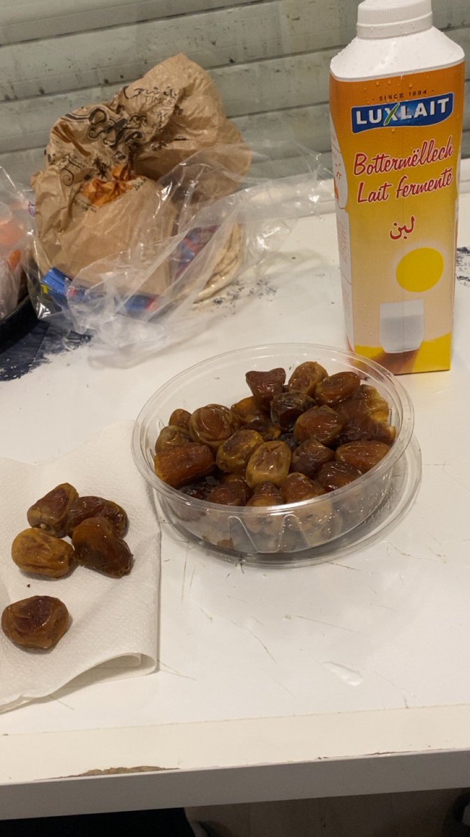 Saha ftorkhoum a tous et à toutes 
Qu’Allah accepte votre jeune