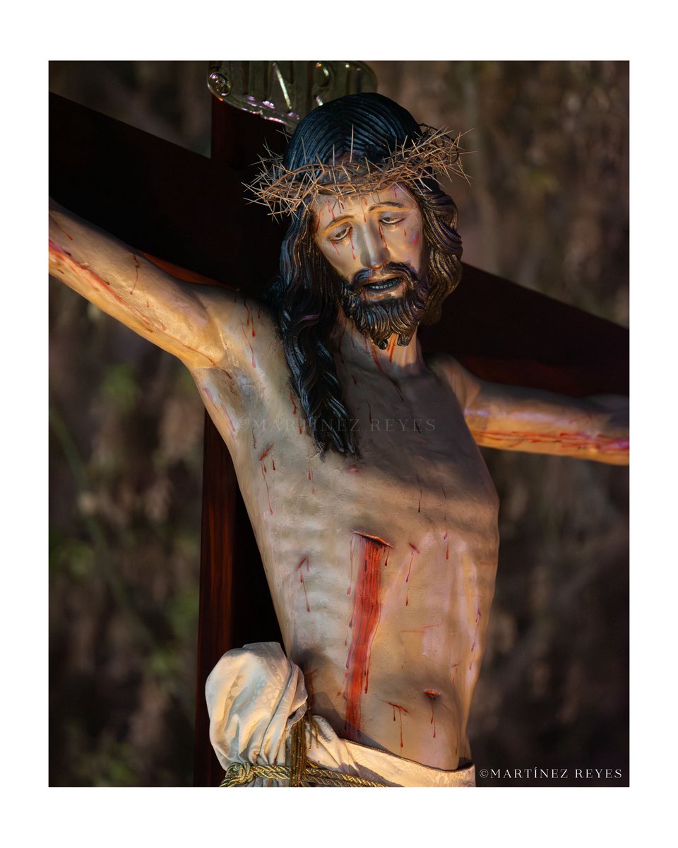 Si me das coronas Señor, dámelas de espinas.

4/40

#SSantaMurcia