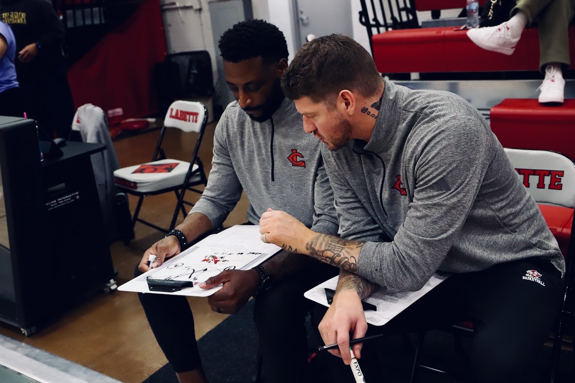 CoachVfor3's tweet photo. Game Day #Schemin #GoCards ๐ฆโ๐ฅ๐ฆโ๐ฅ๐ฆโ๐ฅ https://t.co/om4bXeNyhJ