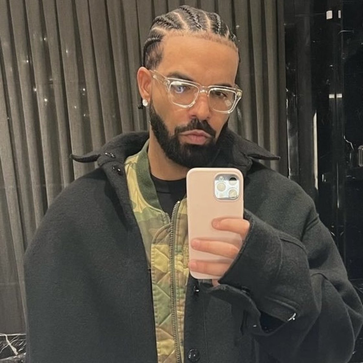 Rap's tweet photo. Best-selling rapper worldwide each year: 🌎👀

▪️Drake—2015
▪️Drake—2016
▪️Drake—2017
▪️Drake—2018
▪️Post Malone—2019
▪️Drake—2020
▪️Drake—2021
▪️Drake—2022
▪️Drake—2023
▪️Drake—2024
▪️Drake—2025

(via IFPI) https://t.co/h3amjTW7Nn