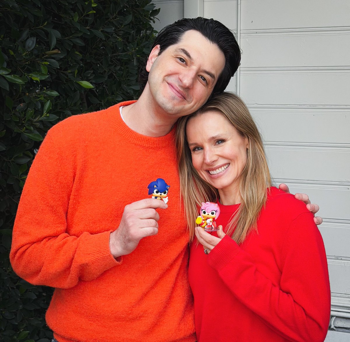 Ben just posted a photo of him and Kristen Bell holding a Sonic and Amy figure! 🦔

#SonicMovie4 #Sonic4