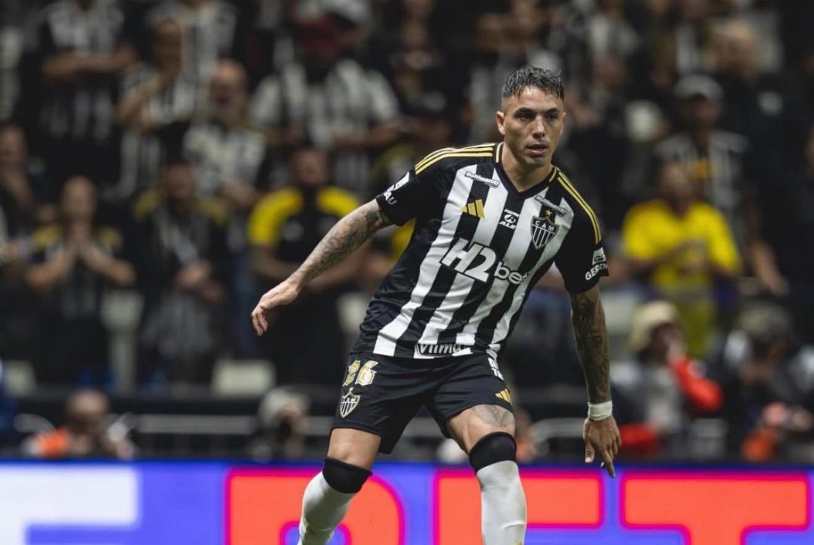 FabrizioRomano's tweet image. 🚨🦇 Valencia are closing in on deal to sign Renzo Saravia as free agent from Atletico Mineiro on a contract until June.
