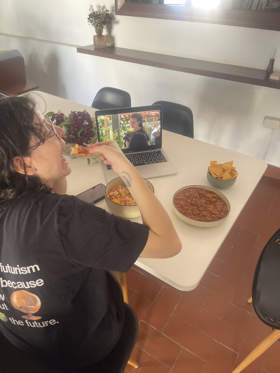 Un poco tarde mi post, pero pasé un san valentín extendido con mucha comida rica, flores y cerveza fría.