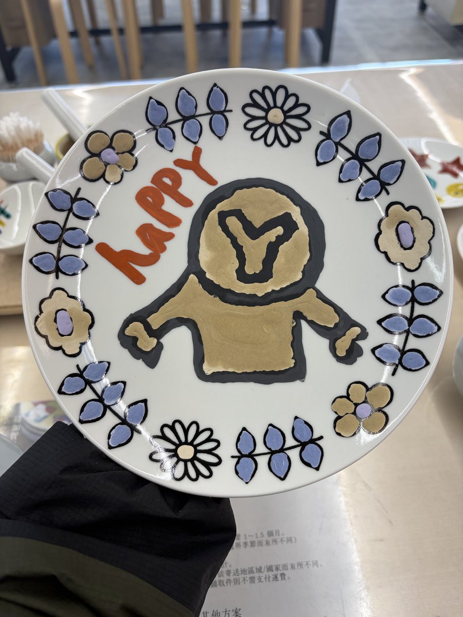 製造部Yのつぶやき とりっこの皆さま、おはみそ^_^ 九谷焼の絵付け