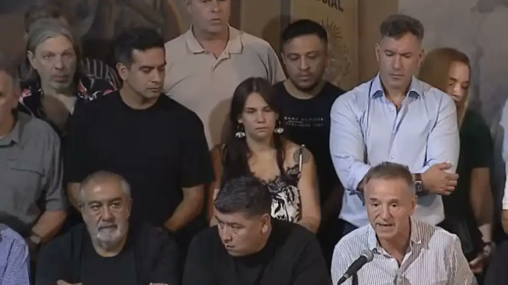 La CGT ratificó el paro de 24 horas e indicaron que el cierre de Fate marca el fracasó del plan económico baopina.com/2026/02/18/la-… #cgt #parogeneral #noalareformalaboral #paro #unidadsindical #reformalaboral #justicia #modernizacionlaboral #leylaboral #lla #pj #ucr #fit #diputados