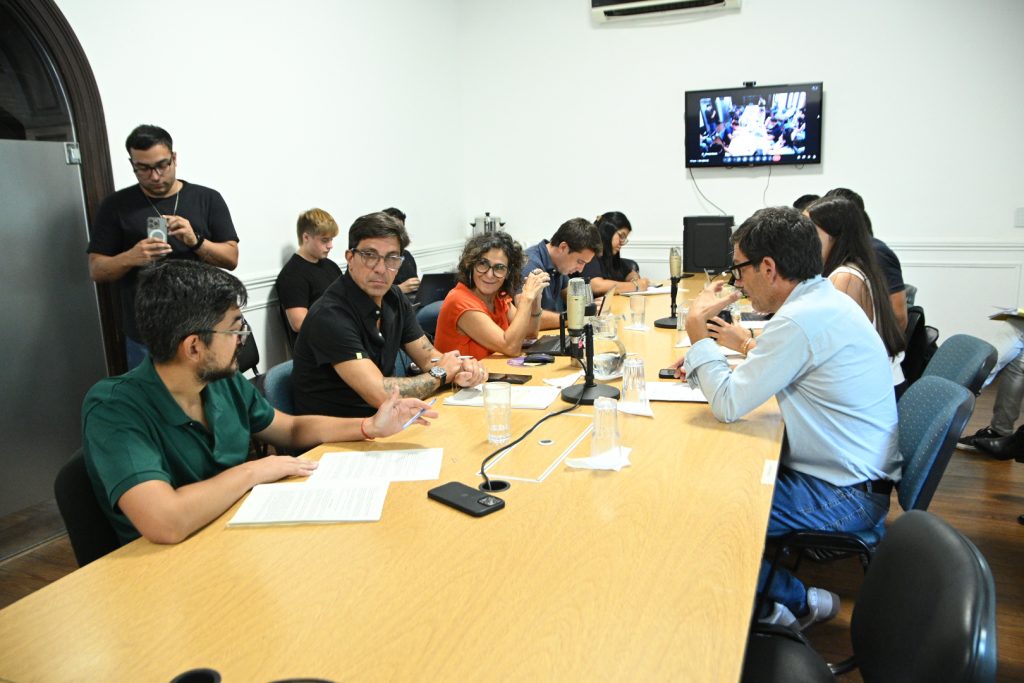 Democraticaok's tweet image. 📍 Lo que debes conocer del #Concejo de #Rosario: conducción, estructura interna y comisiones 

▶️ tinyurl.com/2747sfzk