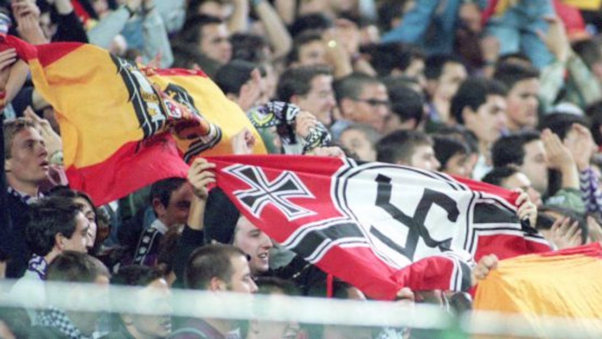 juliolefaux's tweet image. "un club de FDP de racistes"