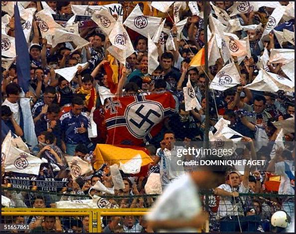 juliolefaux's tweet image. "un club de FDP de racistes"