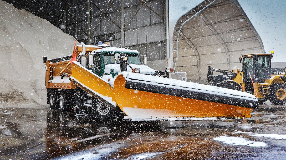 Our crews work around the clock to keep Peel roads safe during the winter.

To help do your part when driving👇
• Reduce your speed
• Keep your distance
• Never pass a working snow plow

To learn more about winter road safety in Peel, visit our website:
peelregion.ca/snow
