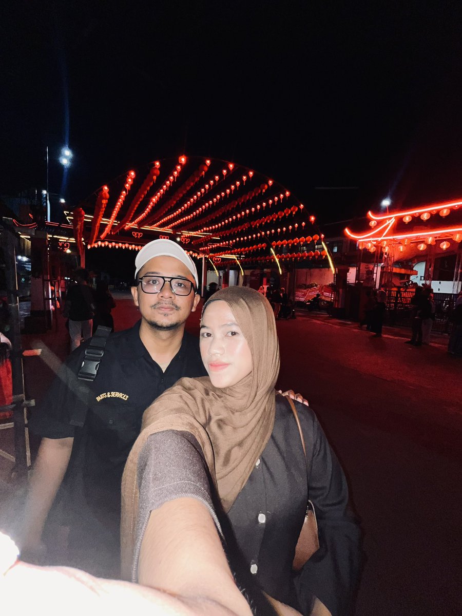 nonayaaaaaa's tweet photo. 1 hari sebelum puasa full seharian ke bogor sama pacar aku. Terimakasih ya dut selalu mau mengusahakan yg aku mau. Si paling ngide untuk naik kereta untuk ke suryakencana. Karena ini udh jadwalnya pergi jauh. Sayang bgt yaampun sama anak ini. Love you dut🥺❤️. https://t.co/oNQ2oPI6kz