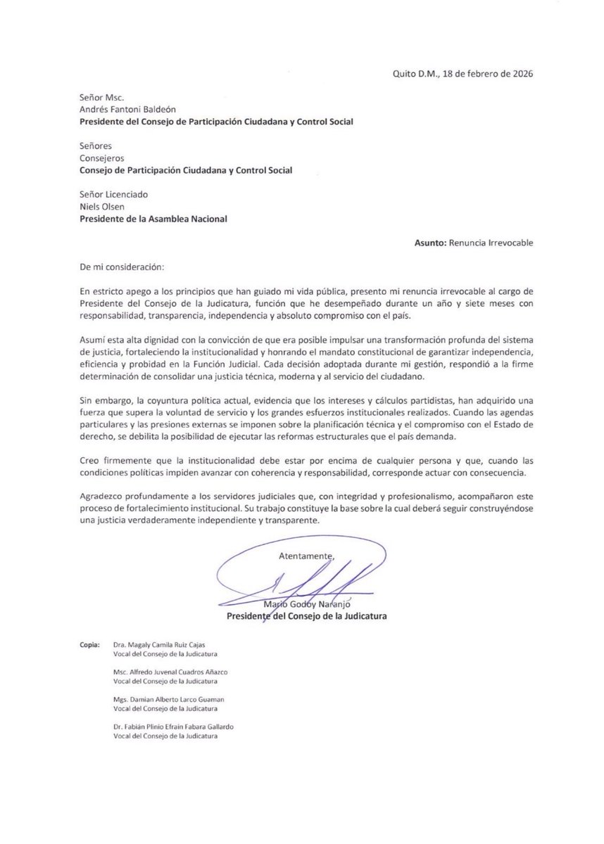 Jsalazaricaza's tweet photo. La historia lo recordará como una de las peores escorias que tocó las riendas del
Consejo de la Judicatura.

Su renuncia no es un acto de “dignidad” se aferró al cargo desesperadamente y con juicio político a la puerta presenta una renuncia llena de argumentos falaces y huérfanos.