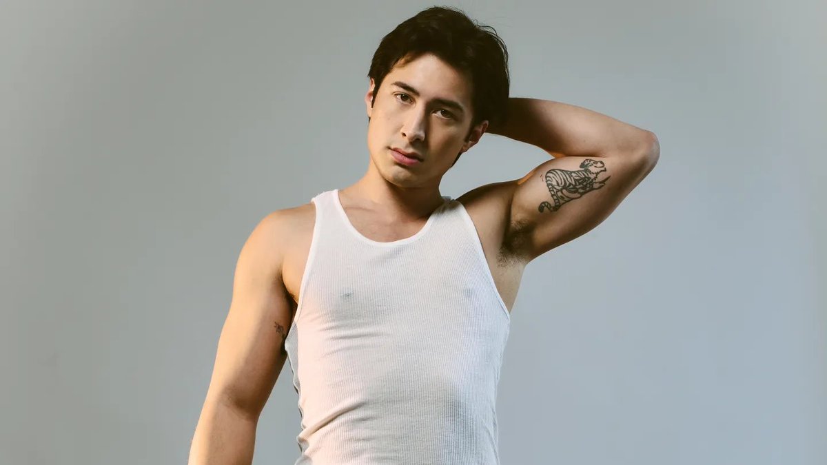 Hudson Williams, estrela de “Heated Rivalry”, será o protagonista de “Yaga”, série dramática da Crave, com episódios de meia hora, que contará a história do mito de Baba Yaga.

O ator dará vida a Henry Park, jovem herdeiro de uma influente empresa de pesca.

(via: Deadline)