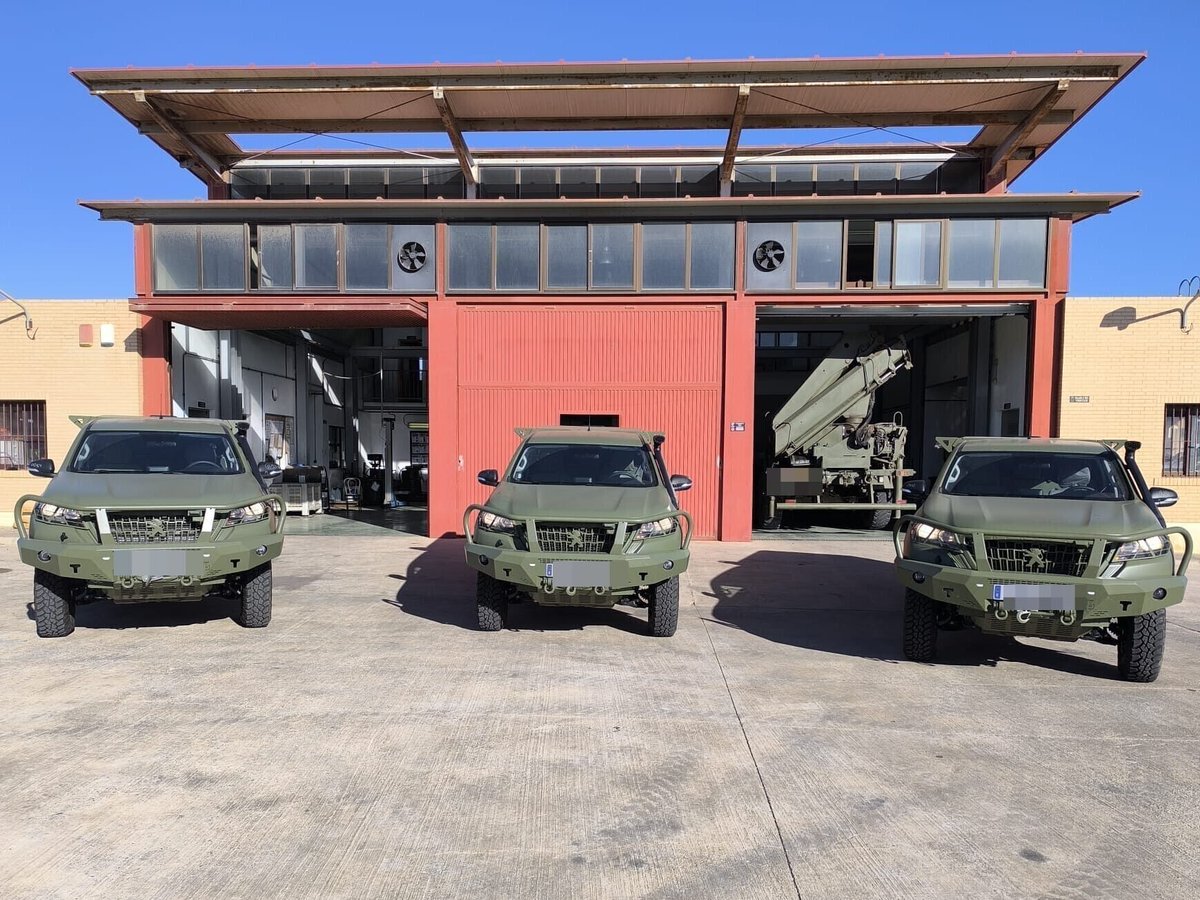 El #RAMIX32 refuerza sus capacidades con la incorporación de los nuevos VMTT LANDTREK, incrementando su movilidad táctica y su capacidad de respuesta sobre el terreno.
<a href="/COMGEMEL_ET/">Comandancia General de Melilla</a>
<a href="/MCANA_ET/">Mando de Canarias</a>
<a href="/EjercitoTierra/">Ejército de Tierra 🇪🇸</a>