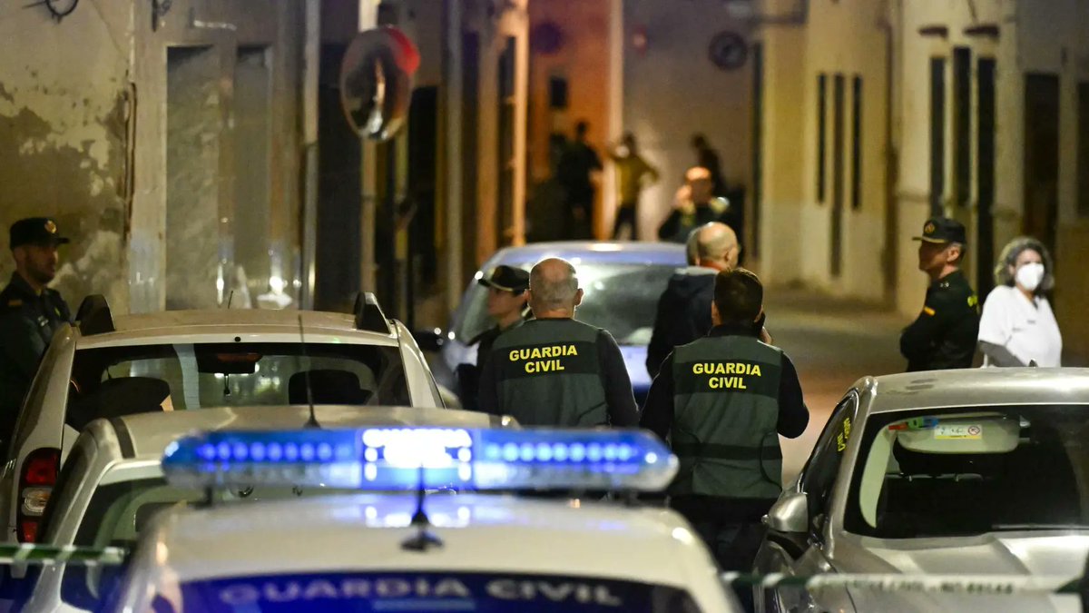 En España, la Guardia Civil investiga la muerte violenta de una madre, de 48 años, y de su hija de 12 en su vivienda de Xilxes (Castellón), después de hallar los dos cuerpos sin vida.

El marido de la víctima, de origen argelino, tenía orden de alejamiento a 300 metros hasta