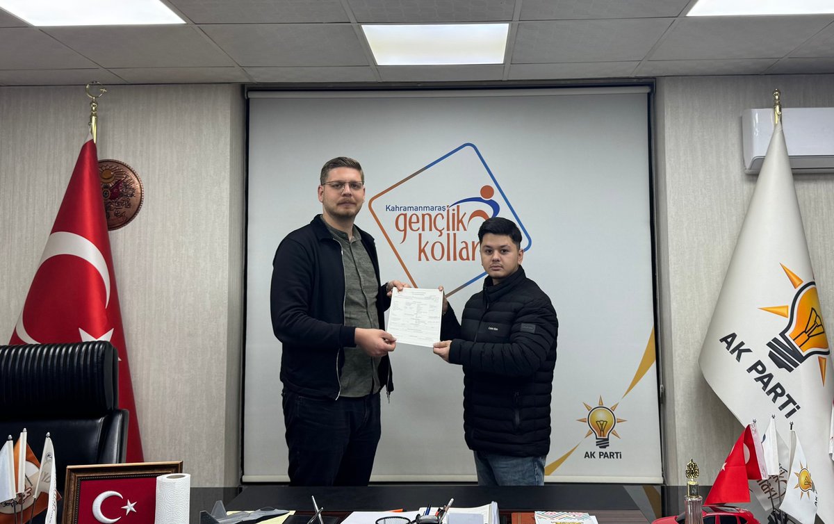 akgenclikkmaras's tweet photo. İl Gençlik Kolları Başkanımız Furkan Ünaldı, İl Başkanlığımızda bizleri ziyaret eden kardeşlerimizin üyelik işlemlerini gerçekleştirdik.
Davalarına gönül veren genç kardeşlerimize aramıza hoş geldiniz diyor, birlikte daha güçlü yarınlara yürümeye devam ediyoruz. https://t.co/EG09qGR9lq