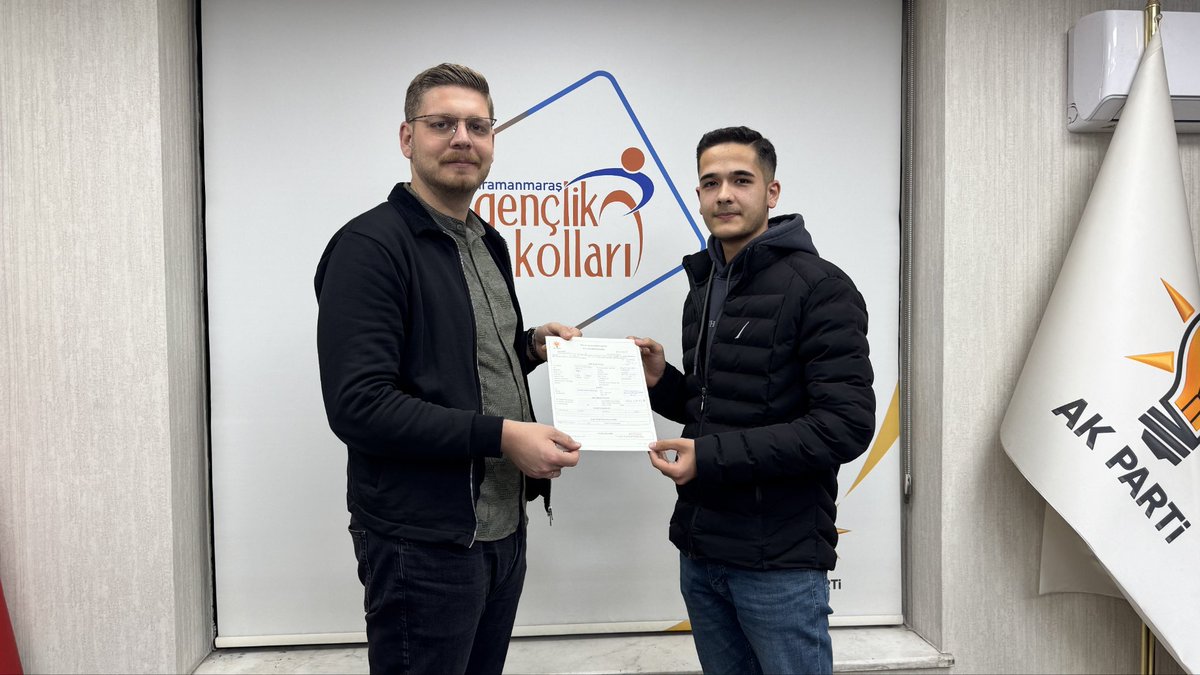 akgenclikkmaras's tweet photo. İl Gençlik Kolları Başkanımız Furkan Ünaldı, İl Başkanlığımızda bizleri ziyaret eden kardeşlerimizin üyelik işlemlerini gerçekleştirdik.
Davalarına gönül veren genç kardeşlerimize aramıza hoş geldiniz diyor, birlikte daha güçlü yarınlara yürümeye devam ediyoruz. https://t.co/EG09qGR9lq