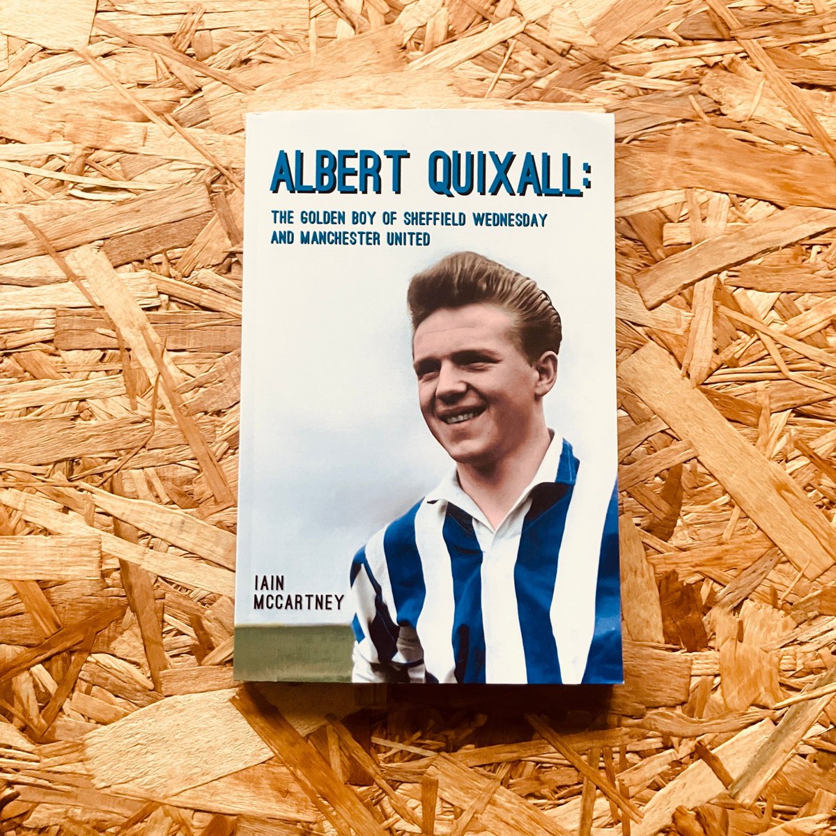 StanchionBooks's tweet photo. 𝐑𝐄𝐒𝐓𝐎𝐂𝐊 | THE GOLDEN BOY OF MAN UTD AND SHEFFIELD WEDNESDAY by @iainmccartney 

Brand new biography of Albert Quixall, a pioneer of the modern game, tinged with stardom, glamour and tragedy.

@SteveK1889 

🛒 https://t.co/wittaoDHGM https://t.co/ue0WkwaRI3