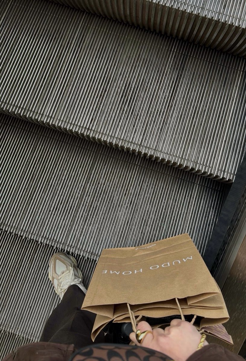 Sanırım ilk çeyiz itemimi aldım. 
Evren bana subliminal dm’ler gönderiyor olabilir.