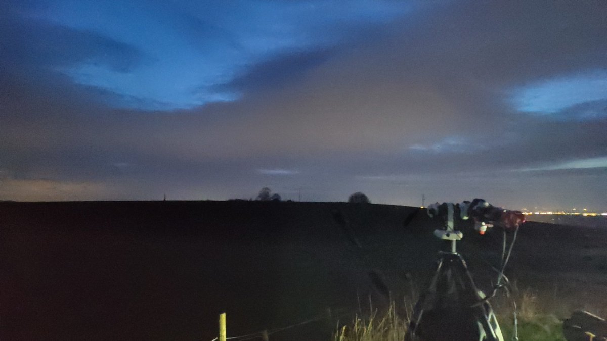 Far from Right tweet media