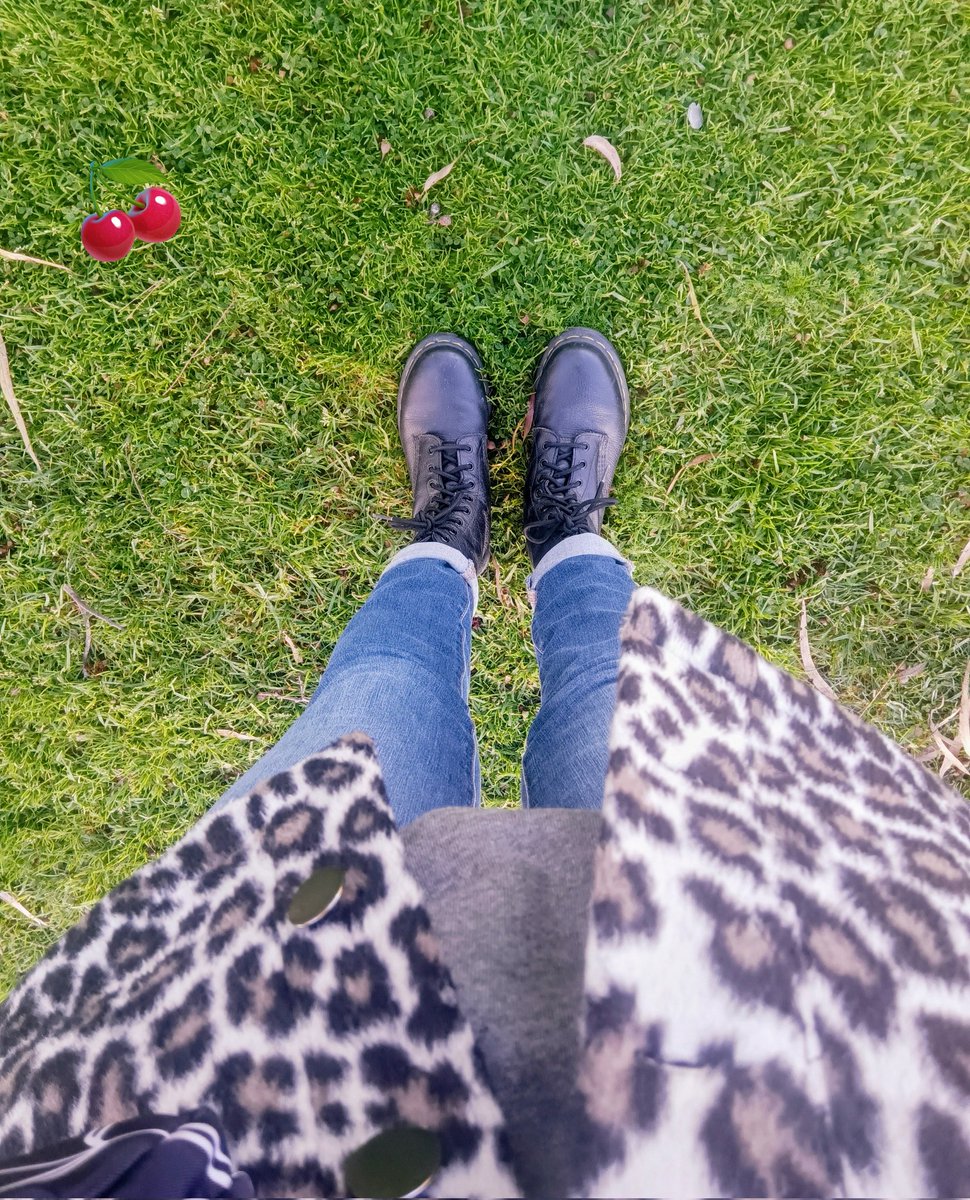Chilly Morning walks...👋🍒🕸️