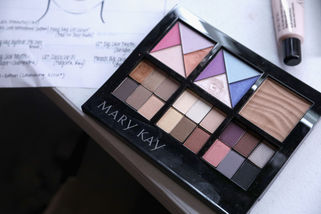 Forbes's tweet photo. Her pink Cadillacs built a global multi-level marketing makeup empire. With products being sold during at-home parties, Mary Kay Ash's business model brought flexibility to women across America. 

See where Mary Kay Ash landed on the #Forbes250 list honoring historic innovators: https://t.co/YMzxi4ftVm 
Photo: Carl Edwards/WWD/Penske Media via Getty Images; Anna Webber/Getty Images for Mary Kay