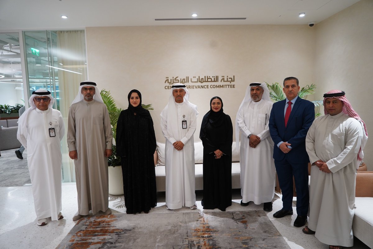 DXBMediaOffice's tweet photo. لجنة التظلمات المركزية لموظفي حكومة دبي تُطلق استراتيجيتها الجديدة 2026-2028، والتي تهدف إلى تعزيز منظومة العدالة الوظيفية في حكومة دبي، وترسيخ مبادئ سيادة القانون. وتأتي هذه الخطة في إطار توجيهات القيادة الرشيدة بأهمية توفير بيئة عمل عادلة، وضمان حماية الحقوق الوظيفية للموظفين عبر منظومة حوكمة راسخة تعتمد على الموضوعية والسرعة والدقة في الفصل في التظلمات.