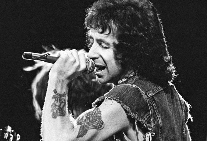 #TalDíaComoHoy en 1980, perdíamos al inolvidable BON SCOTT… youtube.com/watch?v=hgVScd…