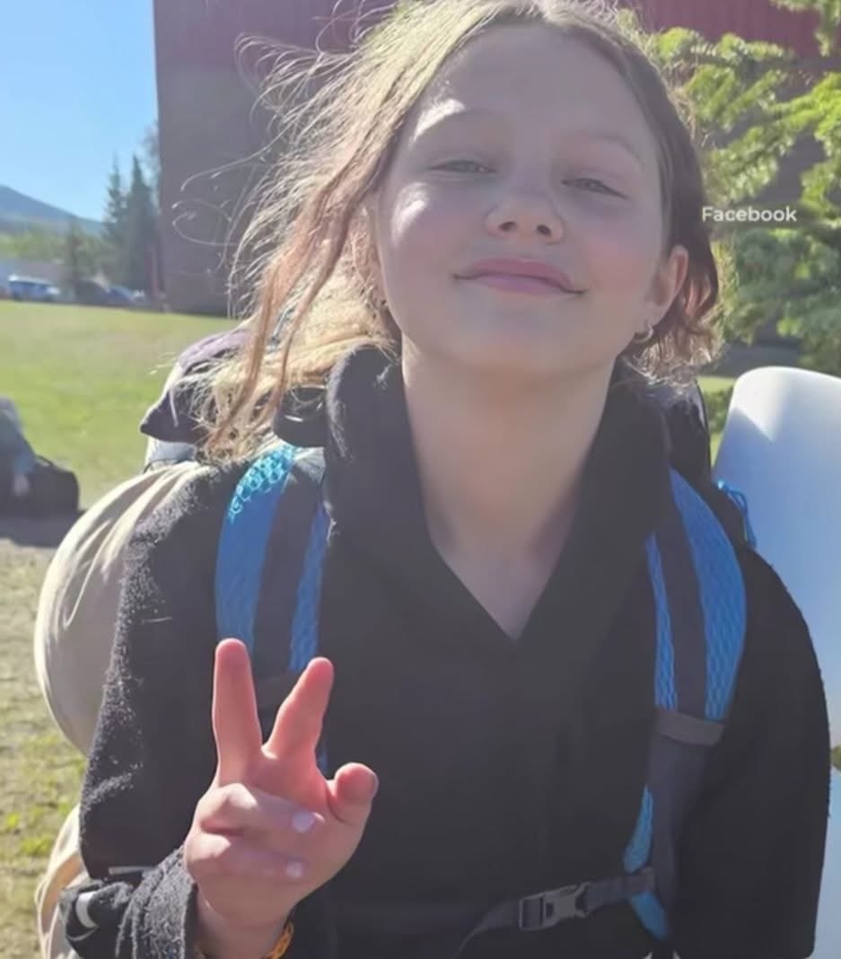 Christy4Change's tweet image. UPDATE on the Tumbler Ridge Little Warrior ❤️🥹

Maya has been moved to the Recovery section! 

Maya’s mom posted that she is being moved from “goodbyes to recovery”! 

Maya is now allowed to decorate her room! If you would one to send her a card or letter address is below! 💌