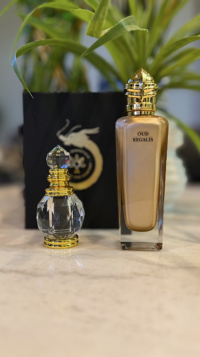 nmzo2006's tweet photo. عطر 1 #رمضان 

عطر عود ريجالس من امادو ، رائحة أنيقة ذات طابع روحاني رمضاني بامتياز، مستخدم في العطر عود كمبودي طبيعي، مع لمسة البرتقال مع الباتشولي، العطر فيه خشبية لذيذة ، قاعدته ألمس فيها رائحة عتيقة كالكتب القديمة، مع لمسة بخورية في قاعدته

ومع العطر مسحات دهن ماليزي ذو طابع عشبي من عود اسنشيال

#رابطة_عشاق_العطور 
#نوابيات
#نواب_مر_من_هنا
