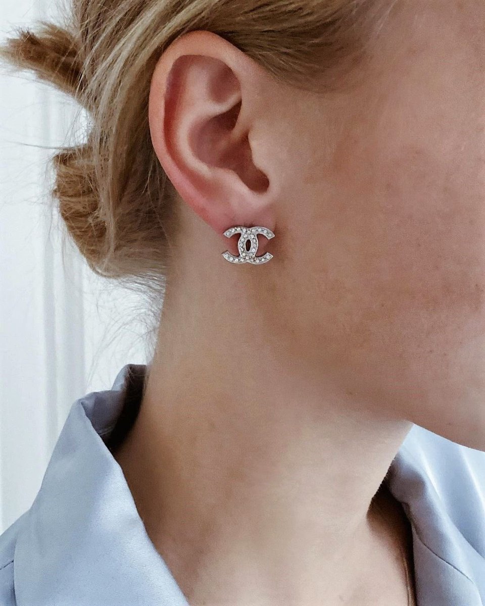 elanmood's tweet photo. chanel✨ https://t.co/iyrxqt7Ncv