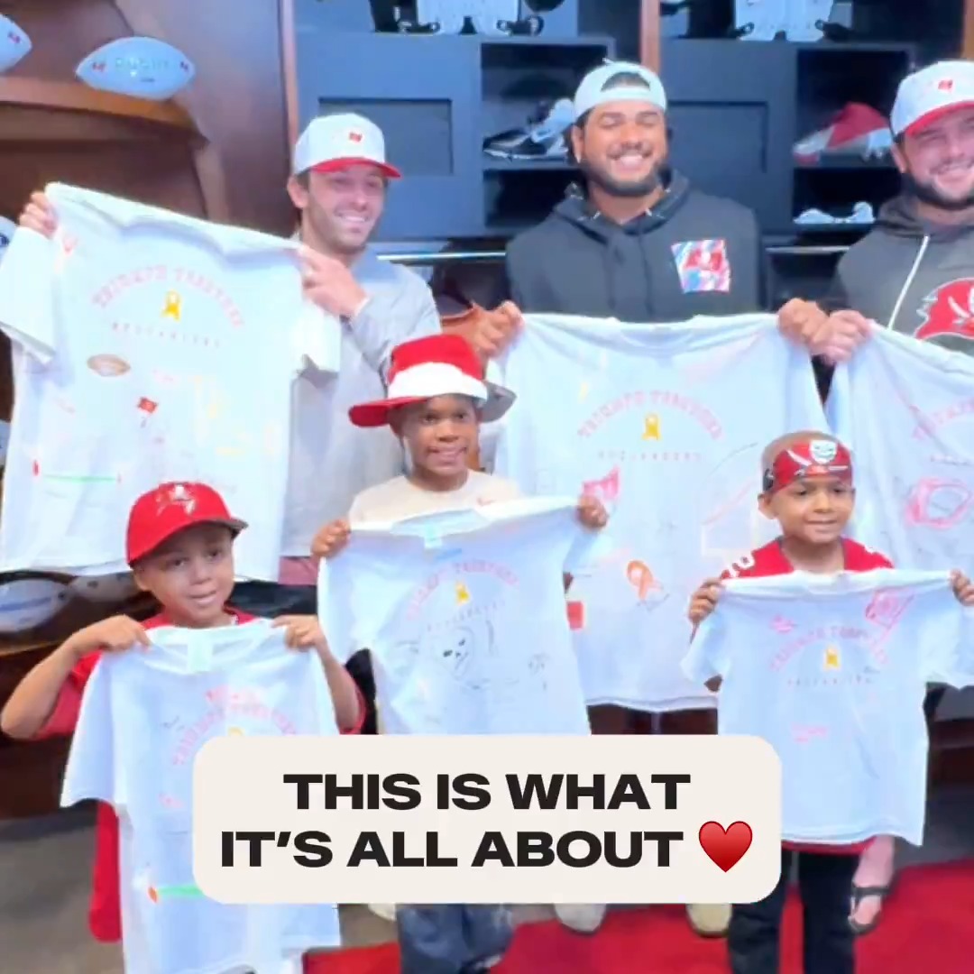 Baker, Tristan & Ben surprised three incredible young Bucs fans and gifted them custom goodie bags & tickets to a game ♥️
Tony, King & Carmelo are battling different types of cancer & were able to meet their heroes through the help of @triumph2gether 🙏