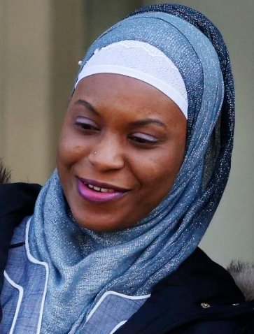 Junts també prohibirà la toca monacal a les monges? 
O a elles no perquè són blanques, catòliques i cristianes ?
La religió Cristiana humilia les seves dones?
Tanta diferència hi ha?
Si el discurs és vàlid pel hijab també ho és per la toca monacal