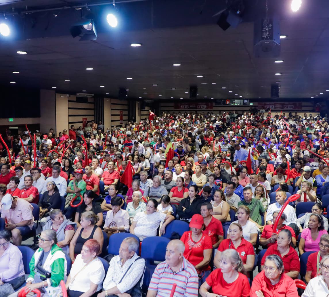 jaimeduranbar's tweet photo. Mi gratitud sincera para mi amiga y concejal de Floridablanca, Liliana Mendoza, para su familia, sus amigos y cada líder que hizo posible este valioso encuentro.

Gracias por recibirnos con generosidad, por la conversación franca y por el compromiso real con nuestra comunidad. Estos espacios nos confirman que cuando hay unión, confianza y amor por nuestra tierra, los proyectos avanzan y el propósito se fortalece.

Seguimos caminando juntos, escuchando, construyendo y trabajando con convicción por Floridablanca y por Santander.