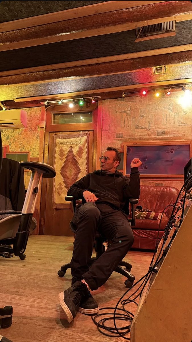 CDCfans's tweet photo. 📍🇺🇸 @sonicranch grabando disco nuevo 

#cdcrock #caramelosdecianuro #nuevodisco #sonicranch https://t.co/3c5cJuagwP