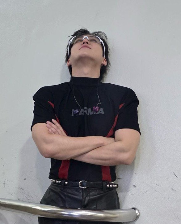 April 🐧 tweet media