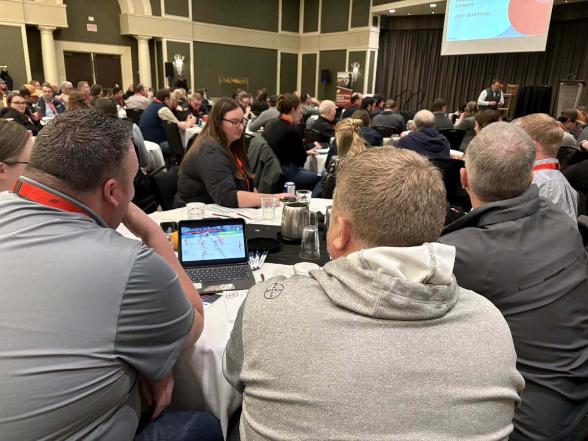 Central_ON_FS's tweet photo. GROWMARK’s Jeff Bunting is educating FS Agronomy Conference attendees on the post patent landscape (with a small distraction from the Olympics hockey game 🍁). #FSAgronomy #ontag #TeamCanada https://t.co/ZoQQZV36de