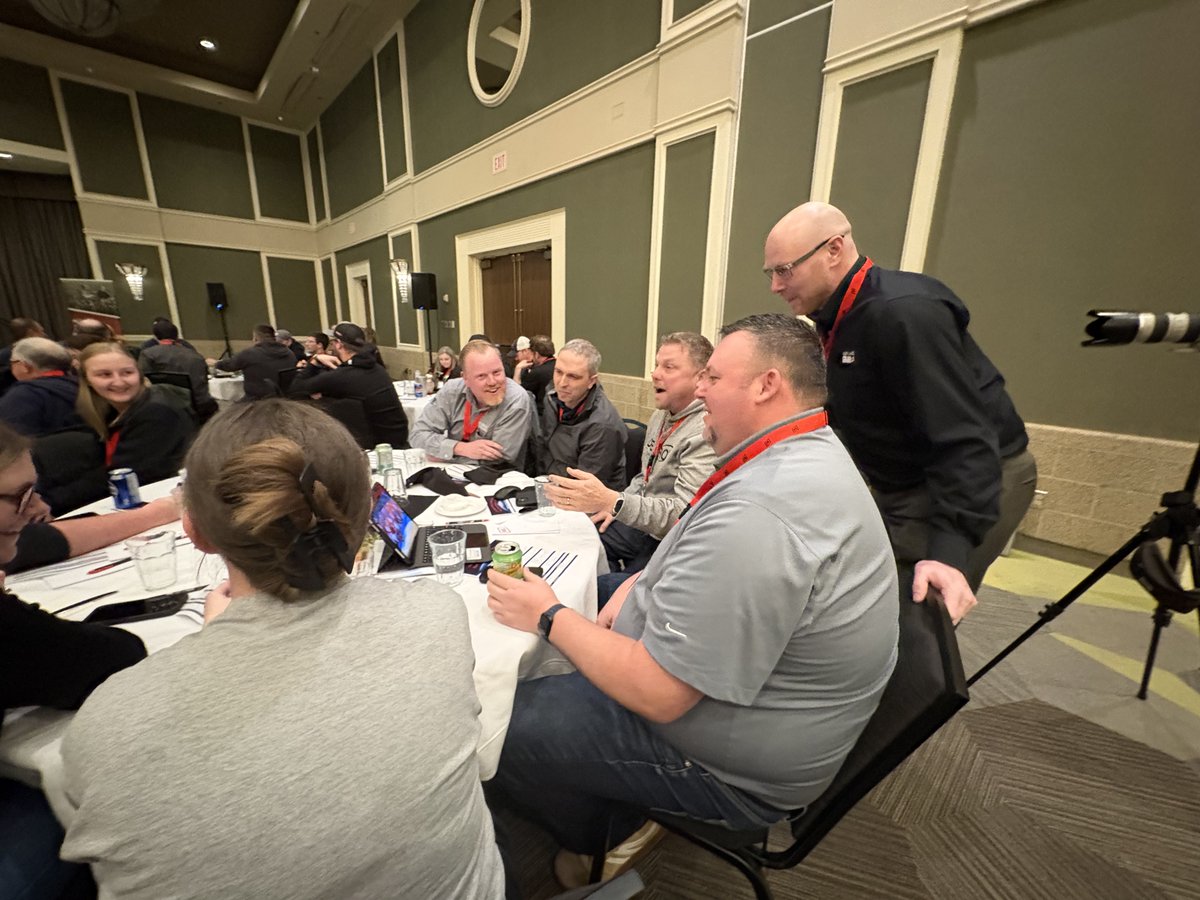Central_ON_FS's tweet photo. GROWMARK’s Jeff Bunting is educating FS Agronomy Conference attendees on the post patent landscape (with a small distraction from the Olympics hockey game 🍁). #FSAgronomy #ontag #TeamCanada https://t.co/ZoQQZV36de