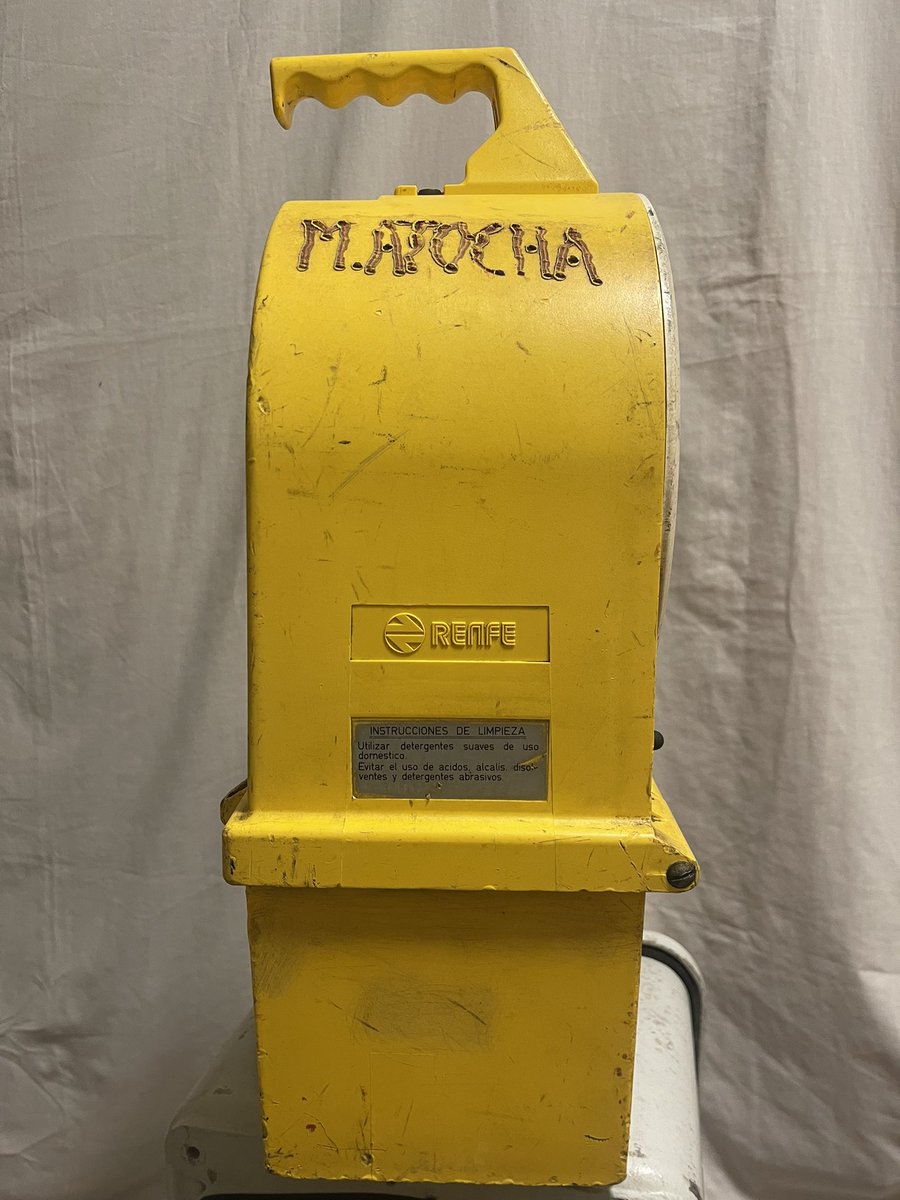 Nova peça a la colecció! Llum de cua SAFT URA. Encara es fan servir??