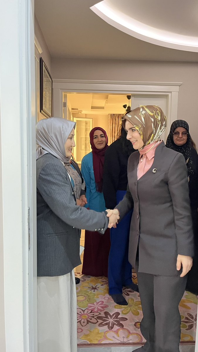 📍İmamoğlu’nda gerçekleştireceği proğramlar vesilesiyle ilçemize teşrif eden Aile ve Sosyal Hizmetler Bakanımız Sayın Mahinur Özdemir Göktaş ile bir araya geldik.
Programımız ilçemiz  için hayırlara vesile olsun.

<a href="/tugbaisikercan/">Tuğba IŞIK ERCAN</a>
<a href="/MahinurOzdemir/">Mahinur Özdemir Göktaş</a>
<a href="/Hacer_Soylemez1/">Hacer Söylemez</a>
<a href="/sumeyragocer/">Sümeyye göçer 🍉</a>