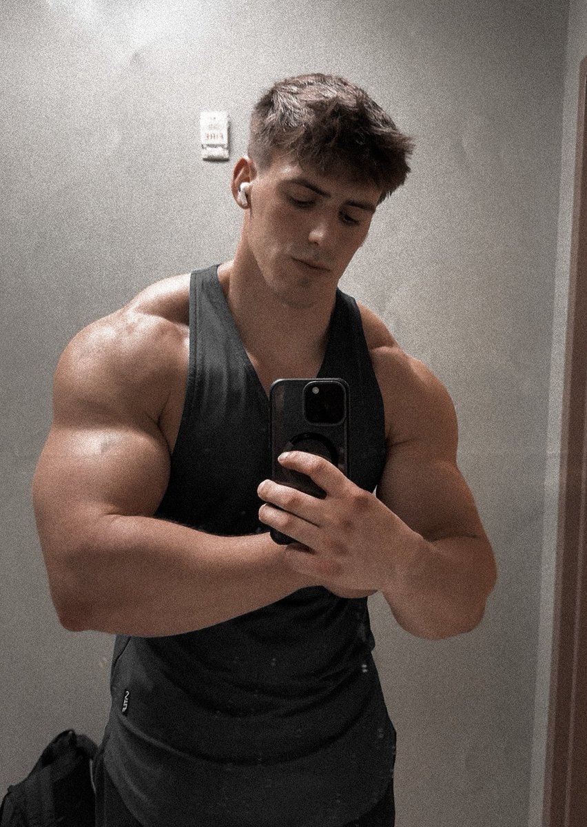  𝑻𝑯𝑨 𝑷𝑹𝑬𝑺' .ᐟ tweet media