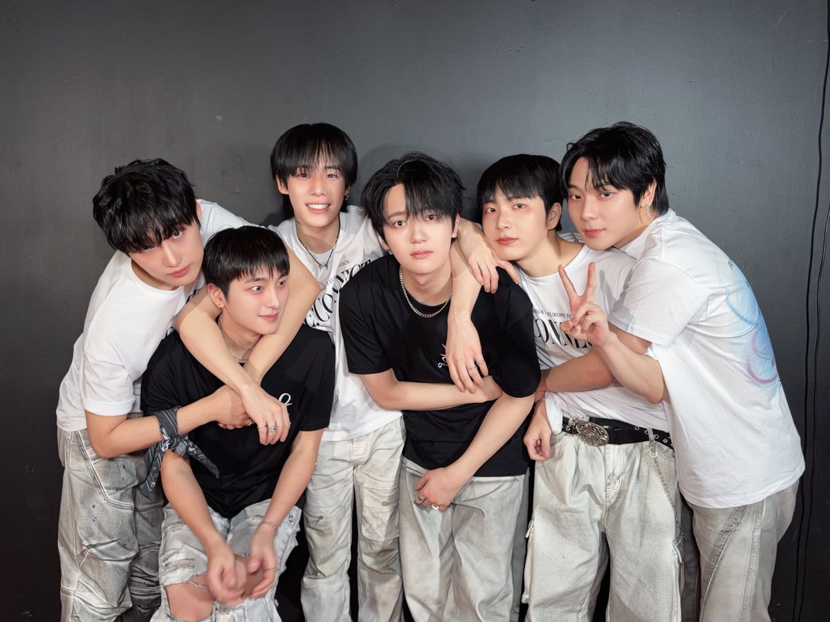 OmegaX_official's tweet photo. [📸]

2026 OMEGA X EUROPE TOUR IN WARSAW 🇵🇱✨
바르샤바에서 보내준 뜨거운 에너지 절대 잊지 못할 거예요. Dziękuję! ❤️

다음 목적지는 VIENNA ‼️ 오스트리아 포애기들 곧 만나요💚 Bis bald!

#OMEGA_X #오메가엑스
#OMEGA_X_RECONNECT https://t.co/3dgxmkoAJI
