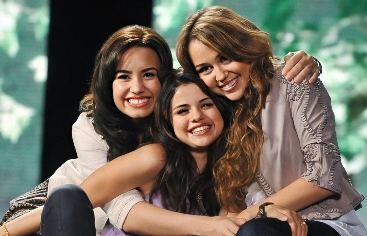demibrasil's tweet photo. Trindade da Disney que NUNCA será esquecida 💖 https://t.co/ai5fmlGLGN