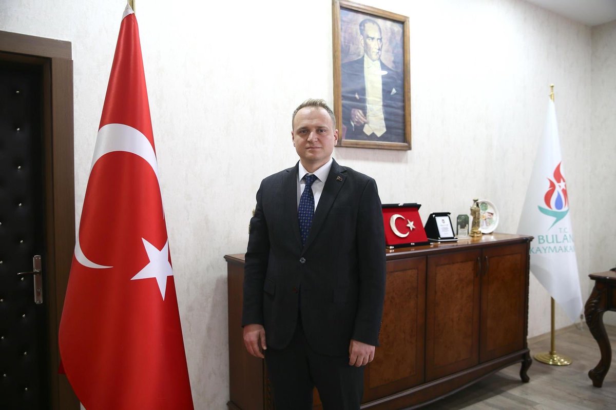 📍 Kaymakamımız Ömer Övünç KOŞANSU' nun Ramazan Ayı Mesajı:
Rahmet, bereket ve mağfiret ayı olan mübarek Ramazan-ı Şerif’e bir kez daha kavuşmanın huzur ve mutluluğunu yaşıyoruz.

Ramazan ayı; yardımlaşma ve dayanışma duygularının güçlendiği, birlik ve beraberliğimizin pekiştiği,